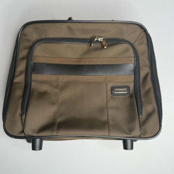 Hartmann 16" Rolling 2-Wheel Carry On Suitcase - Picture 2 of 9